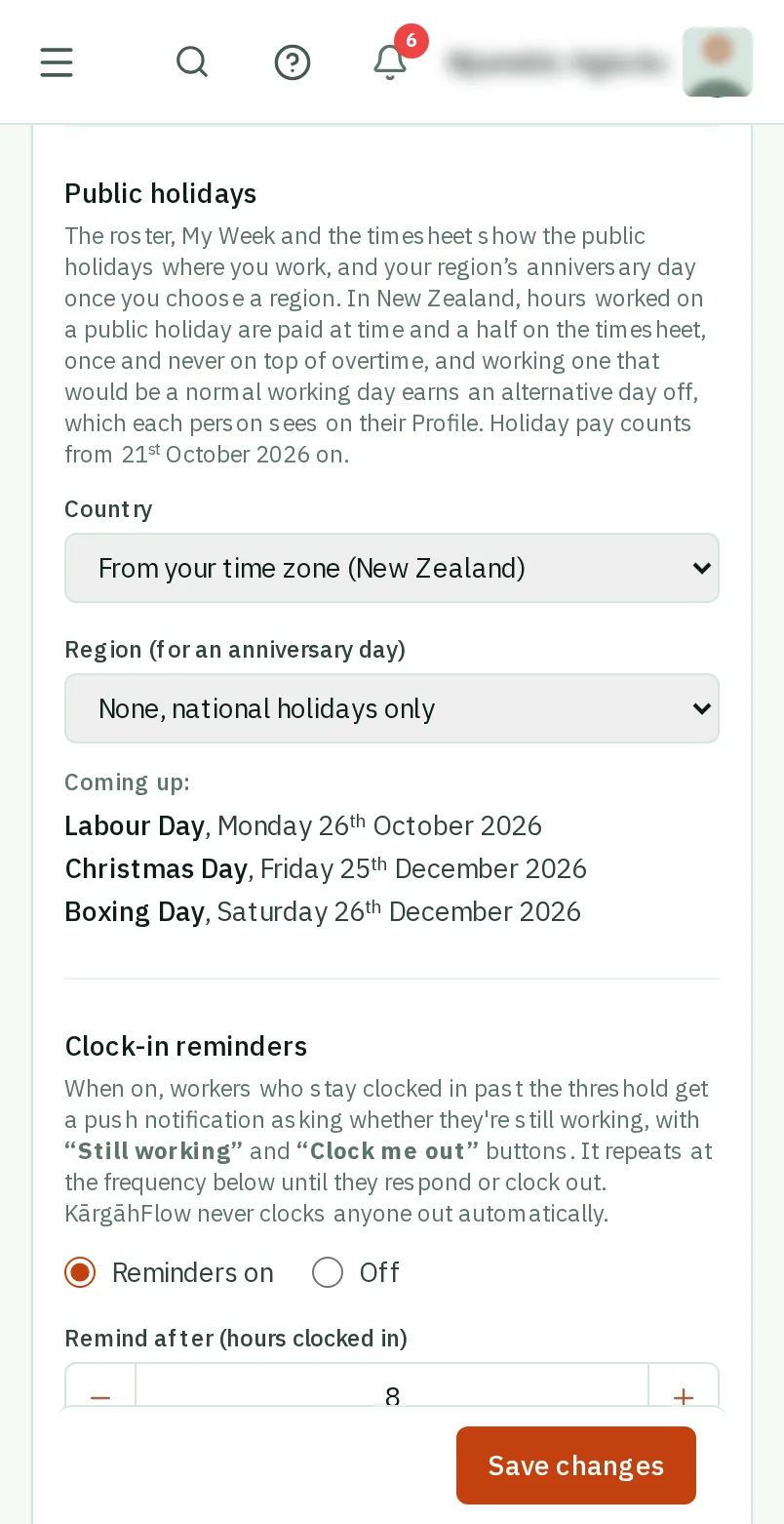 Public holidays and holiday pay: the screen on a phone